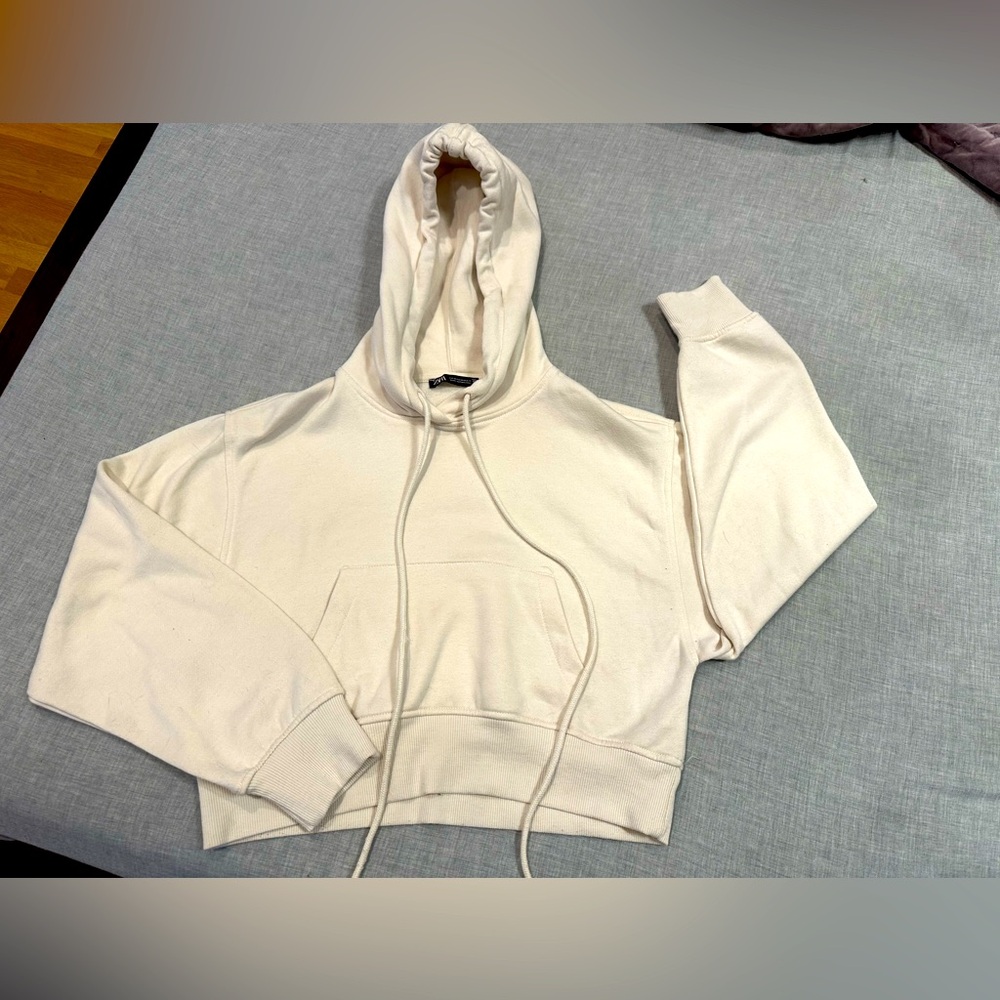 Zara Crop Hoodie Sweater Women Size M, Super Soft